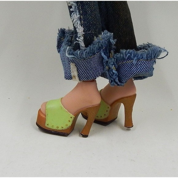 2 Bratz Dolls Yasmin 2001 & Jade MGA - Etsy Bratz Fashion Doll Jasmin Brunette 2001 MGA Jeans
